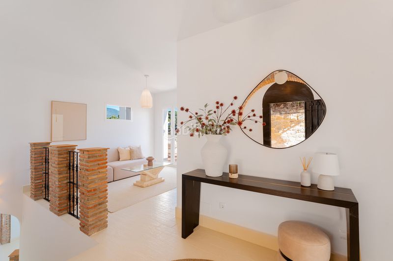 Foto b8747aa7-f3e9-4ce2-a05e-1a40511c6d66. Casa adossada a El Madroñal Benahavís