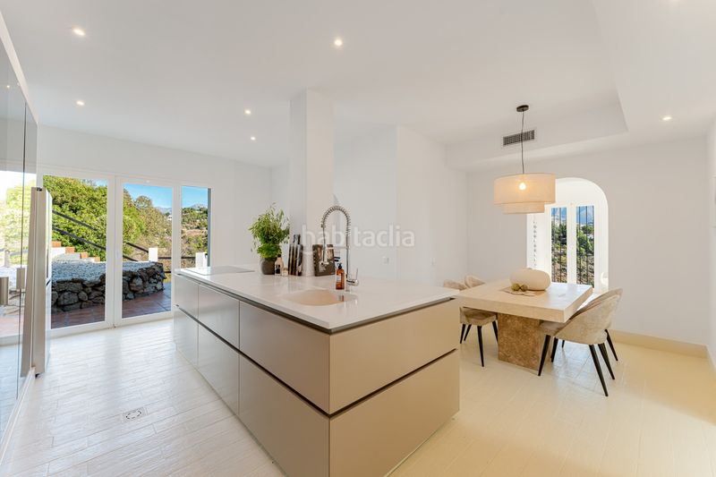 Foto c167da33-a7e7-481e-b389-79215448b753. Casa adossada a El Madroñal Benahavís
