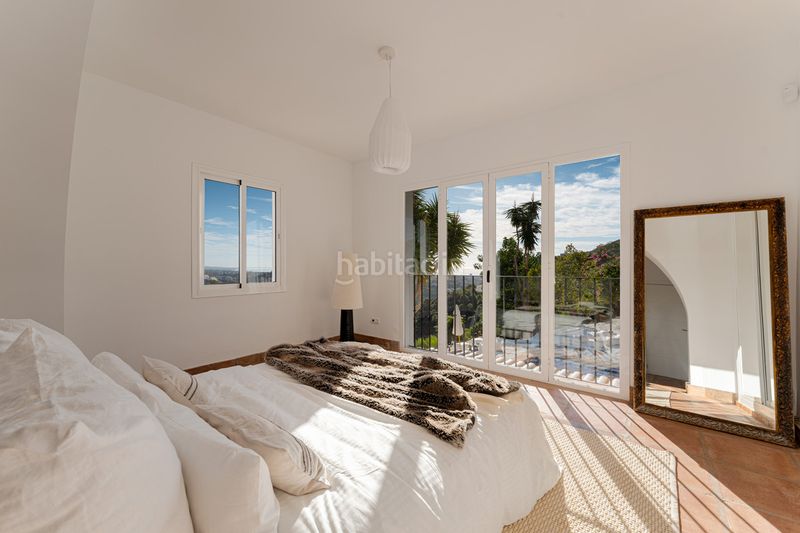 Foto d62eb588-59e4-454e-8c7f-cb48e5f90bc8. Casa adossada a El Madroñal Benahavís