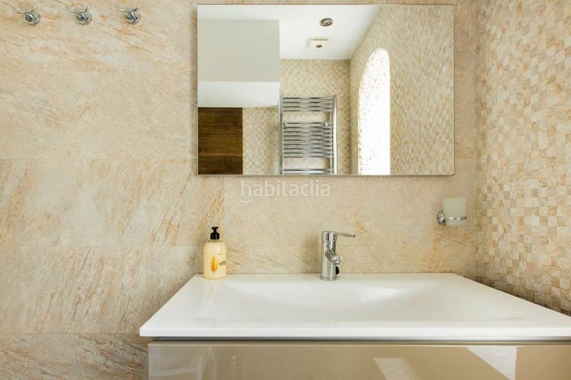 Foto 8e6f5c16-2bce-4016-999c-9a7fc293eab9. Casa adosada en Las Brisas Marbella