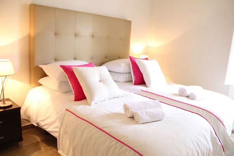 Foto f975f1fb-6796-47e2-acc6-9714ada2eca1. Casa adosada en Las Brisas Marbella