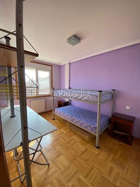 Foto cd2ac342-ff16-4db7-8877-3b891f616ef8. Casa adossada amb aparcament a Villafría - La Ventilla - Castañares Burgos