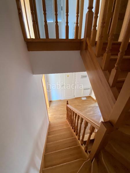 Foto 3a80ebc3-9620-48a3-900c-5578db547969. Casa aparellada amb aparcament a Villafría - La Ventilla - Castañares Burgos