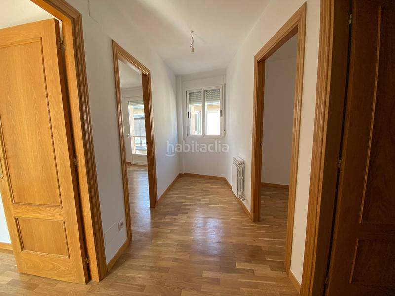 Foto 60c694df-0bf6-4d0c-a70a-96fcd988205b. Casa aparellada amb aparcament a Villafría - La Ventilla - Castañares Burgos