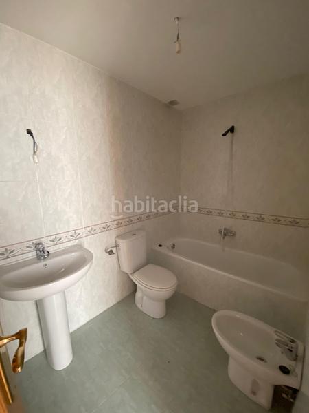 Foto f48fa627-8c2f-4e02-8ee3-a2cdd32ac6a1. Casa aparellada amb aparcament a Villafría - La Ventilla - Castañares Burgos