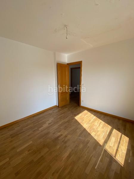 Foto e2fe25ad-7aa2-4477-ae9d-5f16da99056e. Casa bifamiliare con parcheggio in Villafría - La Ventilla - Castañares Burgos