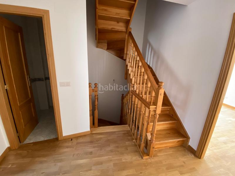 Foto 10b5dc65-01b1-449c-a6fb-c531970c60ac. Casa pareada en Villafría - La Ventilla - Castañares Burgos