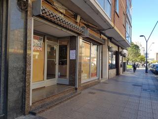 Business premise in Calle Santiago Apóstol 50