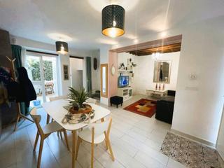 Casa  Calle alta. Excelente ubicación y precio para esta preciosa casa con patio y