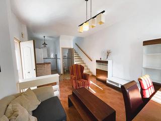 Flat  Calle málaga. Coqueta casa independiente de esquina en zona centrica.