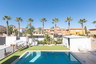 Chalet  Calle au22 arroyo del gato. Espectacular villa independiente de estilo moderno con piscina p