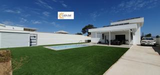 Chalet  Calle almogía. Preciosa villa de reciente construcción de estilo contemporáneo.