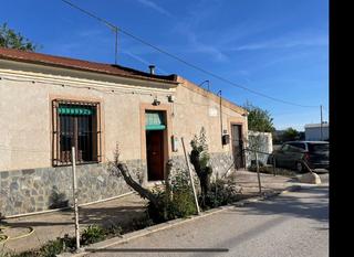 Masa  Carril de los murcia. Casa de campo rodeada de chalet