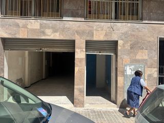 Local Comercial  Carrer de teodor llorente. Local comercial a reformar con posibilidad de hacer vivienda