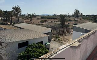 Nau industrial  Partida algorós. Casa de campo con 6 naves