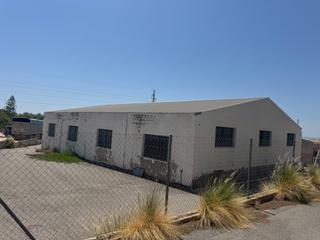 Masia  N/a. Dos pequenas casas con nave de 300m