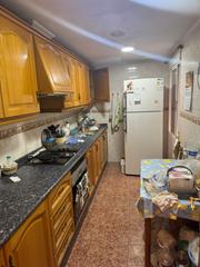Appartement  Carrer del capit antoni mena. Entresuelo bien ubicado