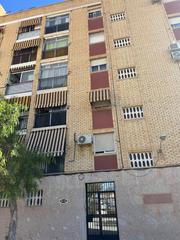 Pis  Avinguda de les corts valencianes. Piso todo exterior con buena orientación y parking