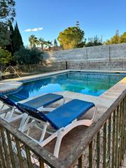 Chalet  Camino peña de las águilas. Chalet con piscina y jardín