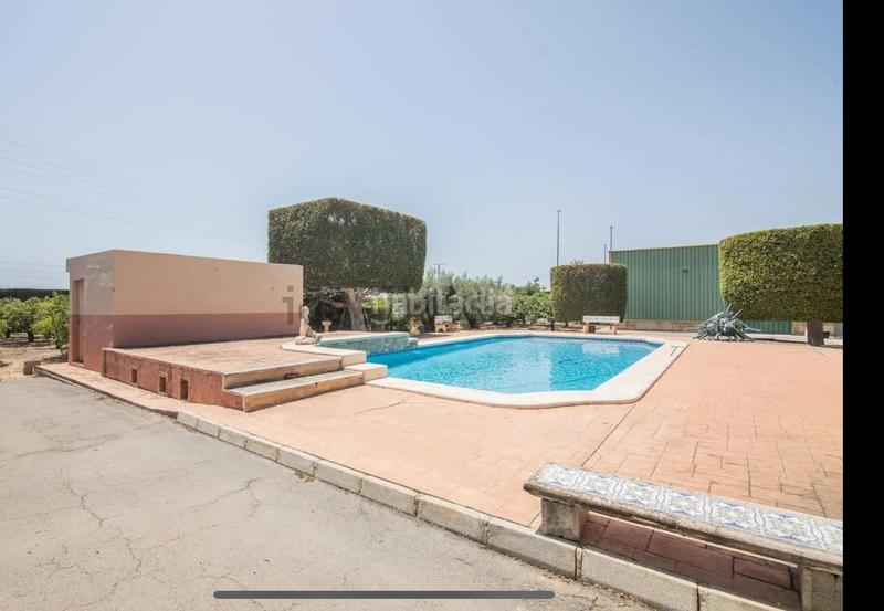 Foto 9e3f7288-9489-4f01-9c43-91cced993f2f. Chalet  de lujo con nave de 400 m y piscina , barbacoa etc en Elche / Elx