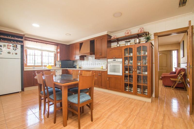 Foto d6a9b6f7-3577-4915-9d24-a2425781c447. Chalet  de lujo con nave de 400 m y piscina , barbacoa etc en Elche / Elx