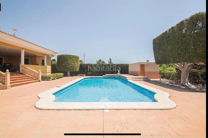 Foto d7f4626e-fa92-4597-80c6-31672b8984b1. Chalet  de lujo con nave de 400 m y piscina , barbacoa etc en Elche / Elx