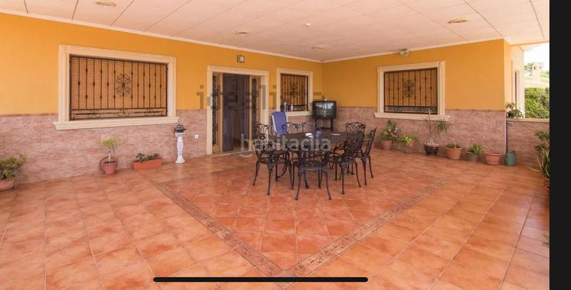 Foto f2a4a3c1-690d-4490-b25d-f9e39f700341. Chalet  de lujo con nave de 400 m y piscina , barbacoa etc en Elche / Elx