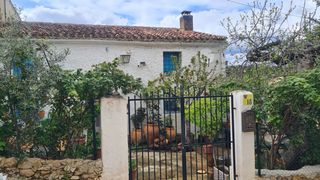 Country house  Calle boche. Casa de campo bien ubicada rodeada de chalet