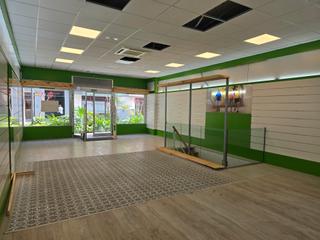 Lloguer Local Comercial a Calle san juan 14. Local con sotano en calle san juan