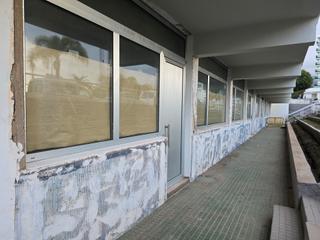 Locale commerciale in Avenida Jose Maria del Campo Llarena 1