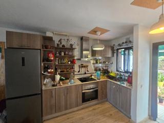 Miete Zweistöckige Wohnung in Calle manuel yanes barreto 7. Se alquila duplex por 4 meses playa jardin ,puerto de la cruz