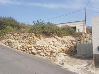 Fondo rustico in Calle tambora de abajo 44. Se vende finca de 1000m2 con casita para restaurar 80m2