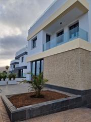 Xalet a Calle de los tulipanes 11. Fantastica villa en venta en durazno ,puerto de la cruz ,lista p
