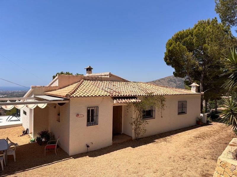 Foto 0f50cf2f-9e0c-4a26-9fcf-9ca585c99114. Chalet mit pool in Finestrat pueblo Finestrat