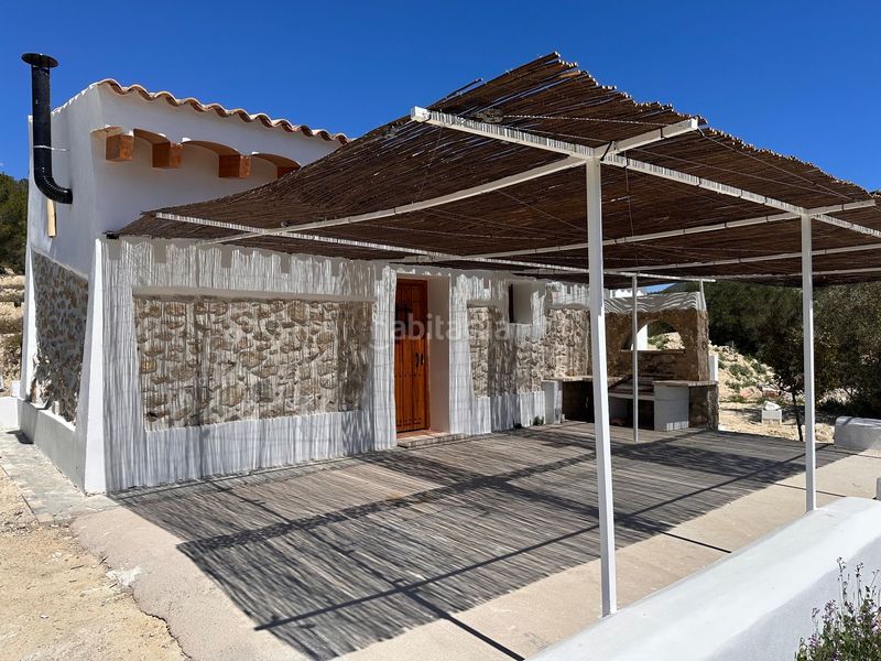 Foto f71febd3-f0da-4bb6-bd55-efa0347b1d1b. Finca rústica a foies de baix a Relleu
