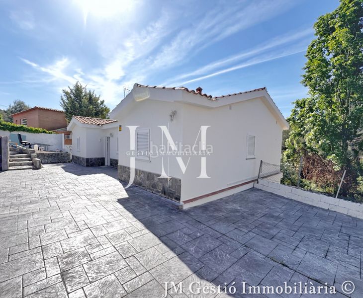 Foto 156b9f54-6c73-498a-99d1-12be380323ba. Casa amb xemeneia calefacció aparcament piscina a Rubí