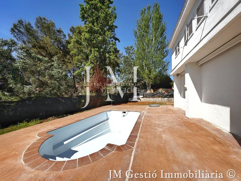 Foto 17366527-401e-421a-9200-0abf33db00cd. Casa amb xemeneia calefacció aparcament piscina a Rubí