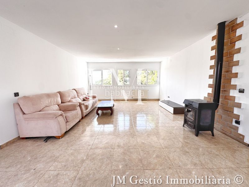 Foto 6f932e71-930f-46cd-bc87-d81993ad90a4. Casa amb xemeneia calefacció aparcament piscina a Rubí