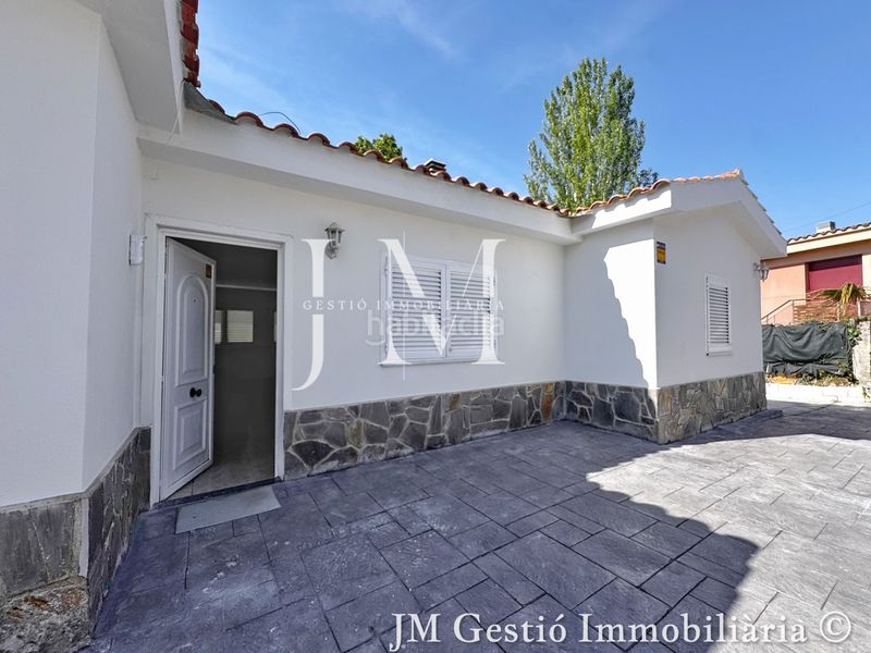 Foto 8e2ab895-6274-43d8-9b14-b2e070b8b3f1. Casa amb xemeneia calefacció aparcament piscina a Rubí