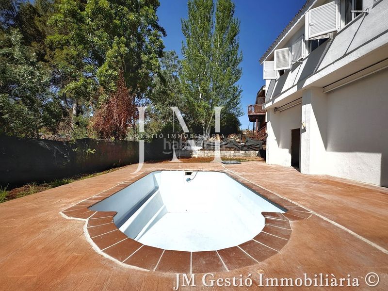 Foto 929f563e-b072-442b-a563-d946171ace7c. Casa amb xemeneia calefacció aparcament piscina a Rubí