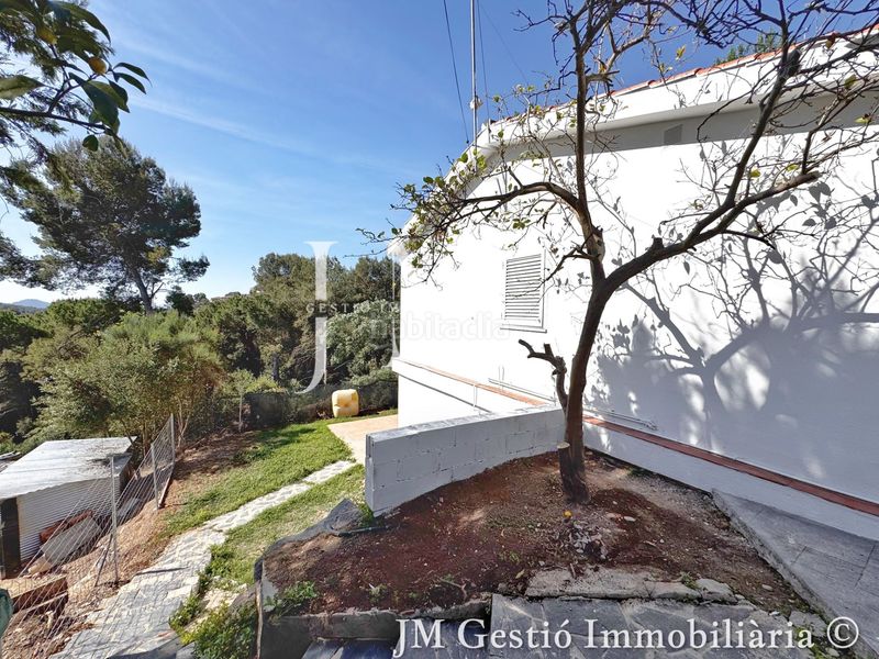 Foto cf81d953-a37d-4755-a7a6-9aa705ab9780. Casa amb xemeneia calefacció aparcament piscina a Rubí
