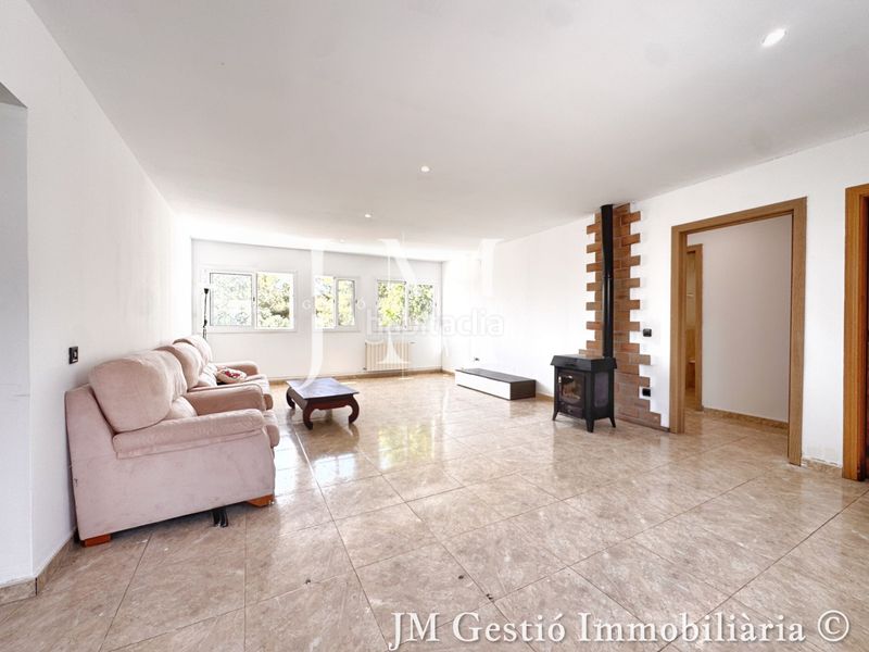 Foto d4cf6c8b-3eae-465d-9482-3952636df362. Casa amb xemeneia calefacció aparcament piscina a Rubí