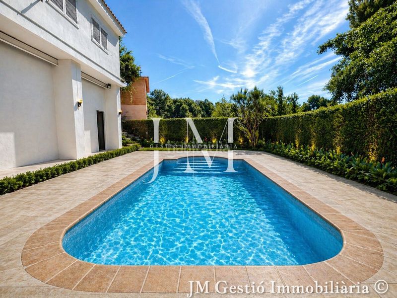 Foto dcf494b5-4059-4775-90b3-467e5a4a5cc7. Casa amb xemeneia calefacció aparcament piscina a Rubí