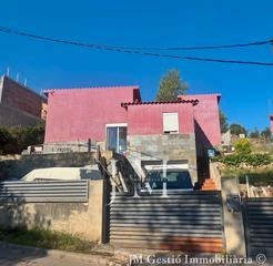Casa a Caldes de Montbui. Casa con gran parcela y vistas en urbanizacin el farrell, calde
