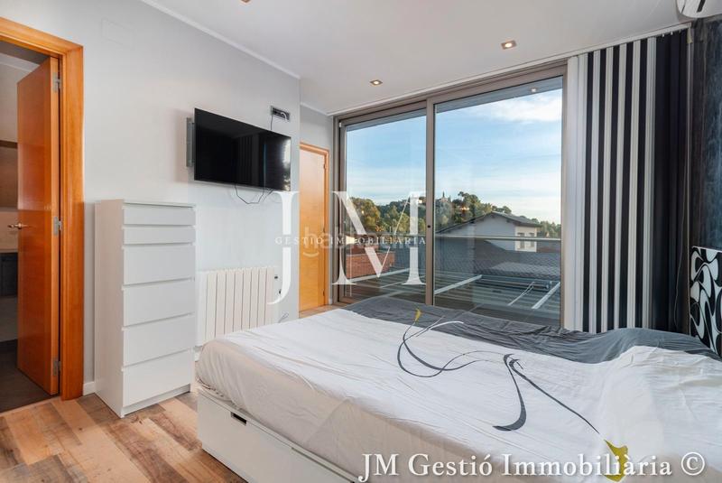 Foto 415475bd-0583-4f8c-a7a7-4824302a8b16. Haus mit kamin heizung parking pool in Ullastrell