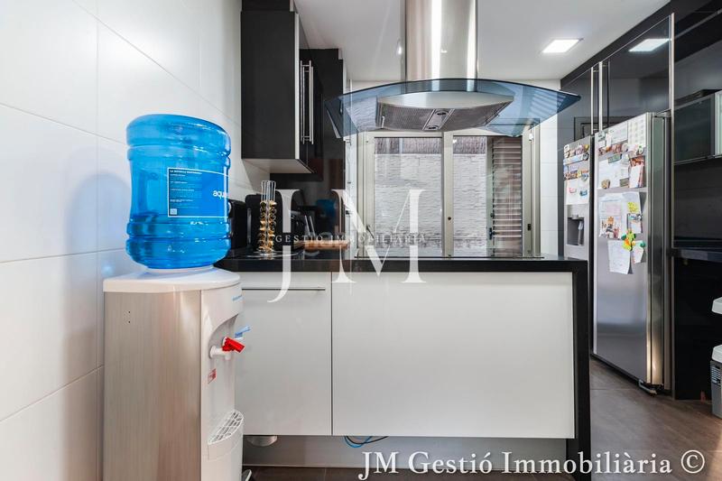 Foto 435ba91d-c770-4804-9c09-dfd5b15082ed. Haus mit kamin heizung parking pool in Ullastrell