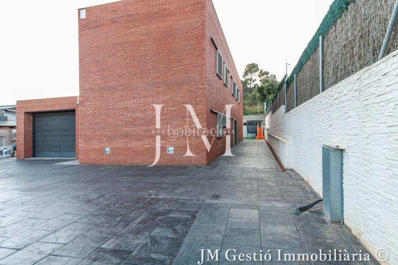 Foto 46ddc76f-15bc-4a51-a5ff-bd71e6143ed5. Haus mit kamin heizung parking pool in Ullastrell