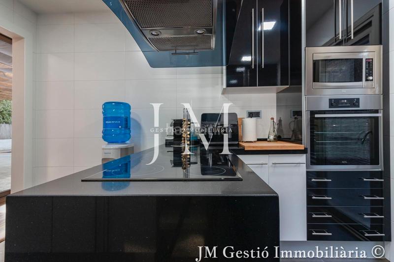 Foto 481b04ce-8c88-41c3-9e9e-9f55f5ac4451. Haus mit kamin heizung parking pool in Ullastrell