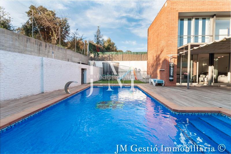 Foto 5e7a70e1-5451-47ed-9427-d99f4d793b2f. Haus mit kamin heizung parking pool in Ullastrell