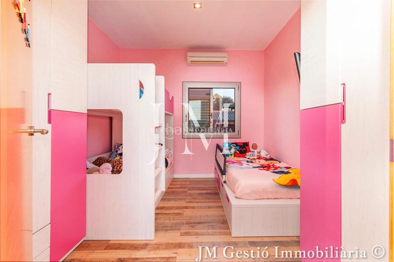 Foto 643b1560-f3c5-4859-9585-3f8dfb29f5ad. Haus mit kamin heizung parking pool in Ullastrell